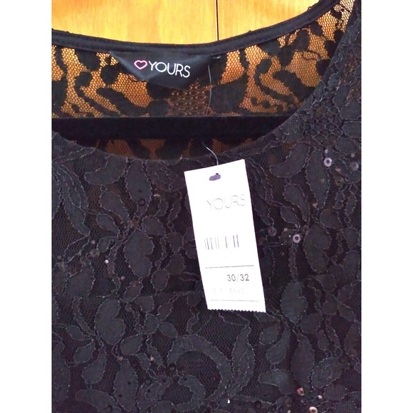 Womans Plus YOURS Black Lace & Sequines Party Holiday Lined Top Blouse sz 30/32 - Picture 2 of 10